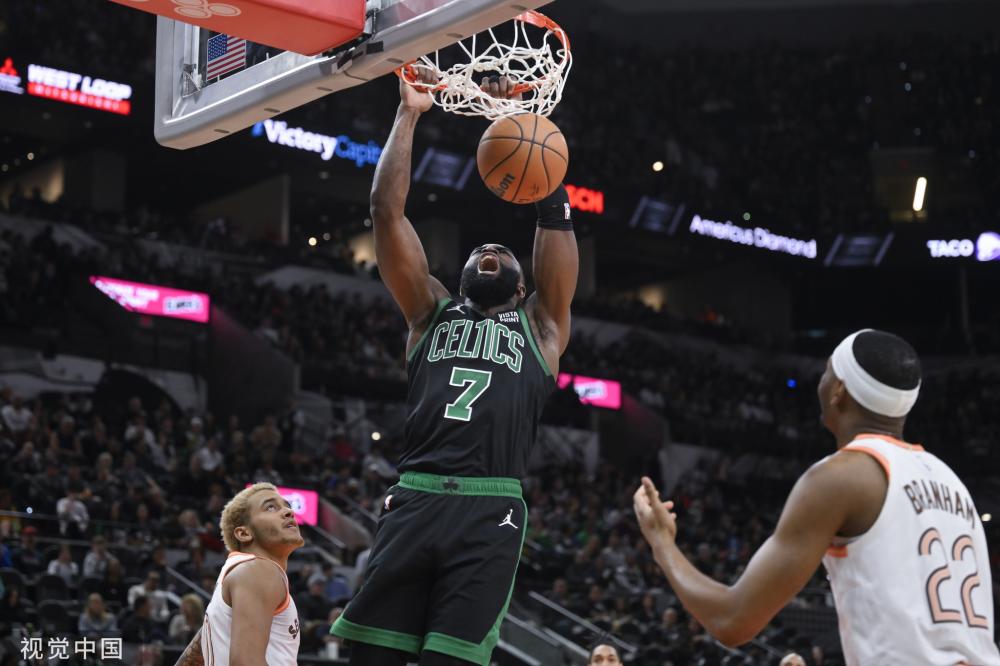 体操全锦赛江苏蝉联男团冠军！湖南摘银张博恒眼神落寞