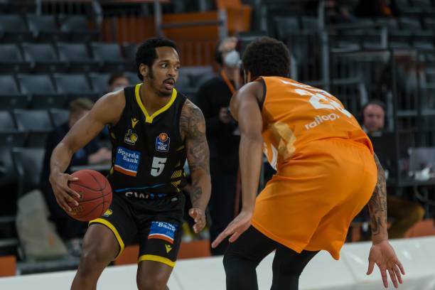 Shams：巴特勒几乎无法正常活动 他的身体情况不允许其为勇士出战