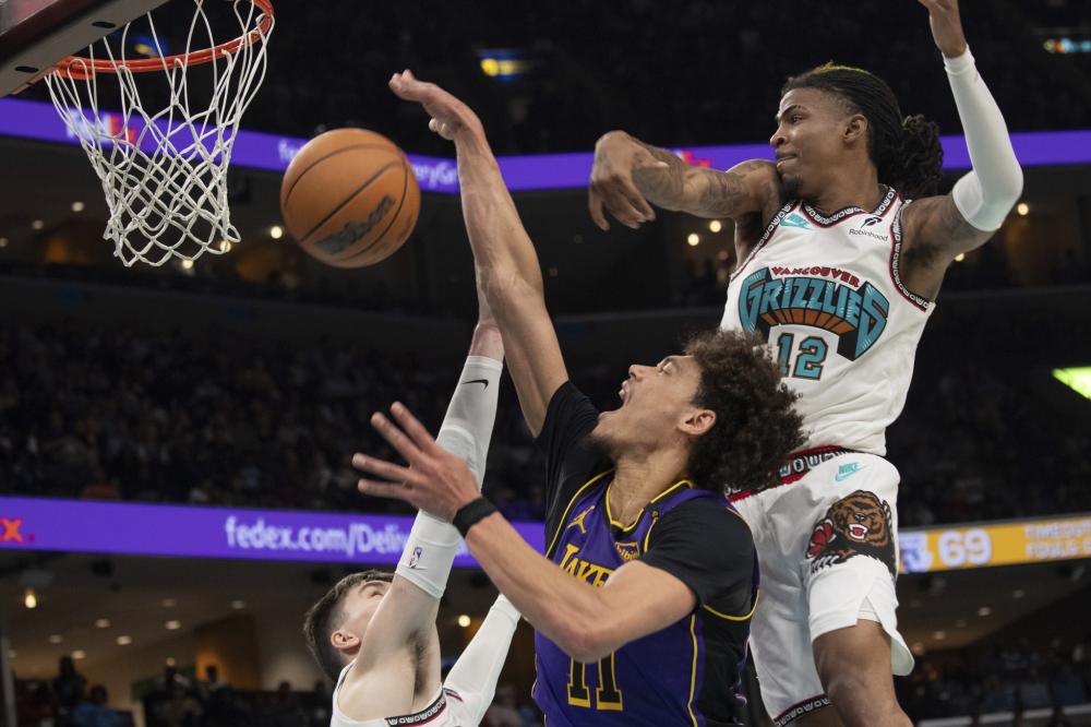 [NBA]东契奇送出助攻 克内克特三分空心入网.