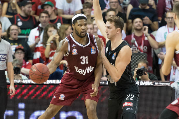 击型中场 击型中场