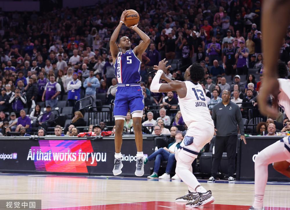 弗里克执教巴萨头4场西甲全胜，上一位做到的是巴尔韦德