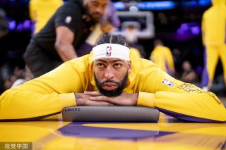 字母哥盛赞文班亚马：与乔詹库一样是宝贵资产 看好他未来成顶级球员