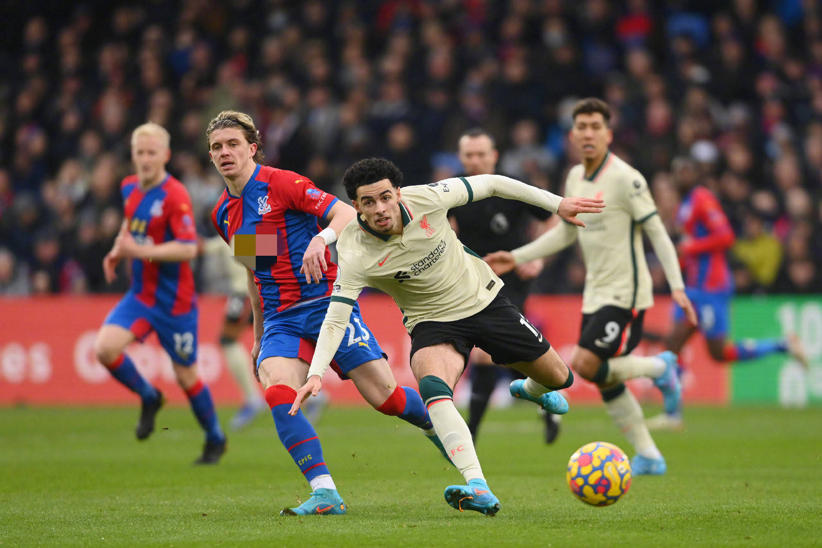 体育英超：四轮不胜 曼城0-1阿斯顿维拉